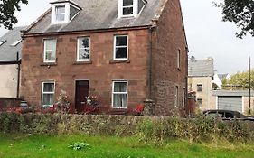 Lovely 3-Bed Apartment In Alyth